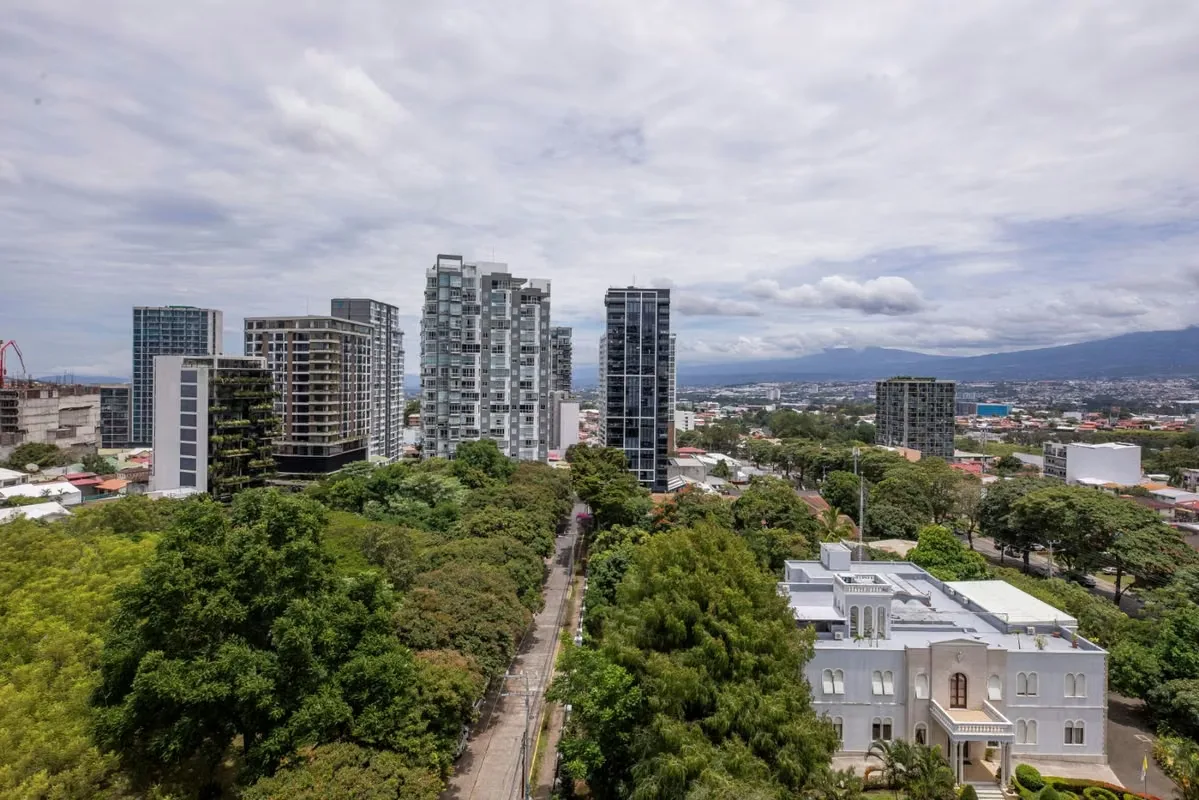 Discover the ultimate expression of elegance and comfort in this spectacular corner apartment, strategically located in the prestigious Torre Aire, in the heart of La Nunciatura. Its ..., photo 13