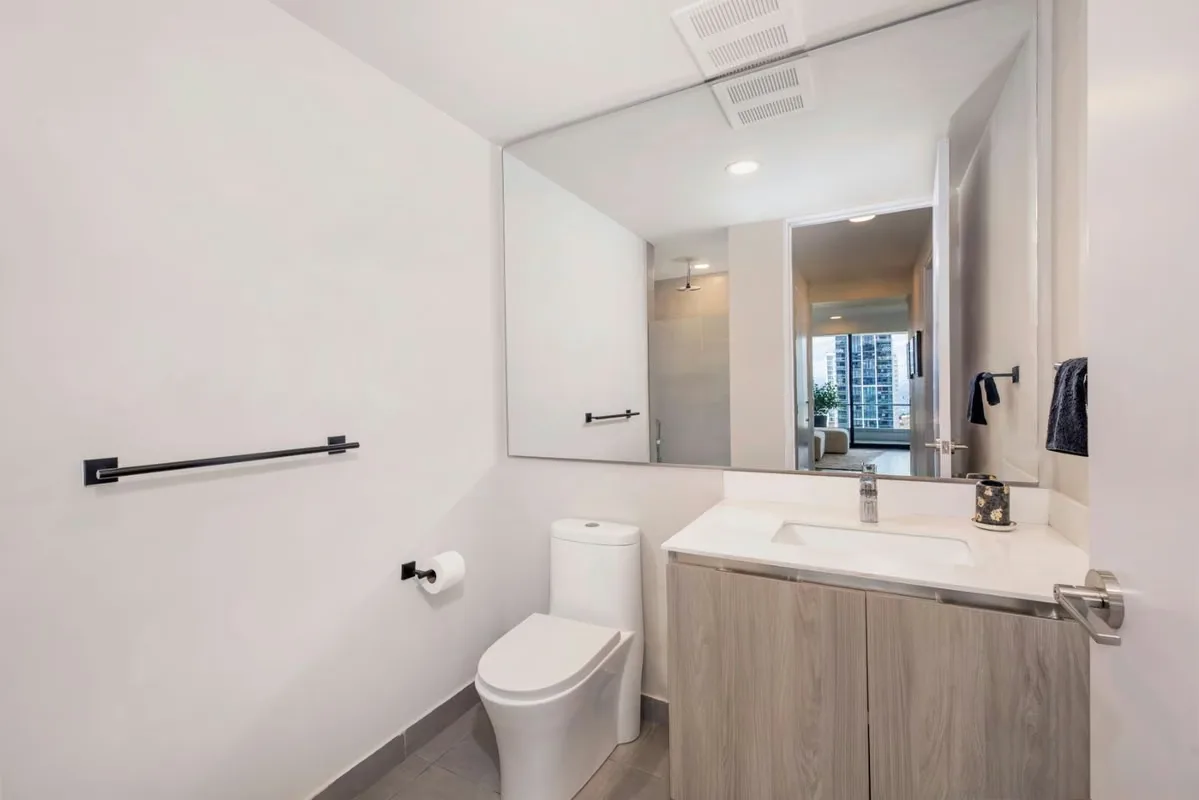 Discover the ultimate expression of elegance and comfort in this spectacular corner apartment, strategically located in the prestigious Torre Aire, in the heart of La Nunciatura. Its ..., photo 7