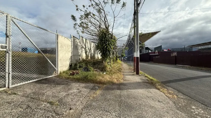 Bank Foreclosure Land for Sale in San Juan de Tibás, photo 12