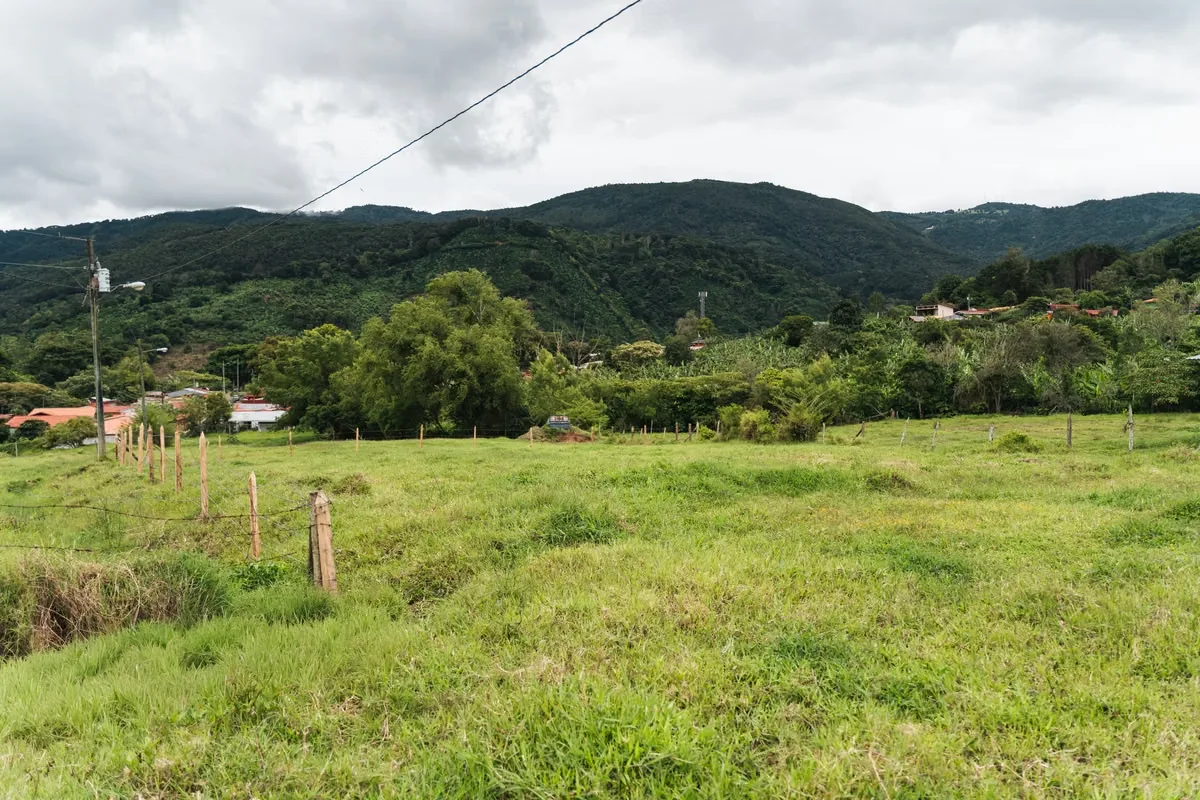 Located in El Guayabal, right in the heart of Santa María de Dota, this 1,363 m² lot stands out for its location, topography, and versatility., photo 2