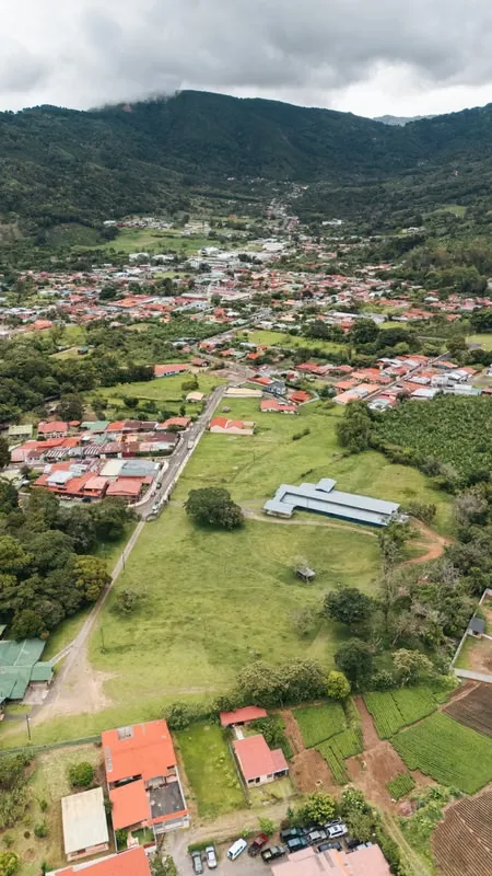 Located in El Guayabal, right in the heart of Santa María de Dota, this 1,363 m² lot stands out for its location, topography, and versatility., photo 4