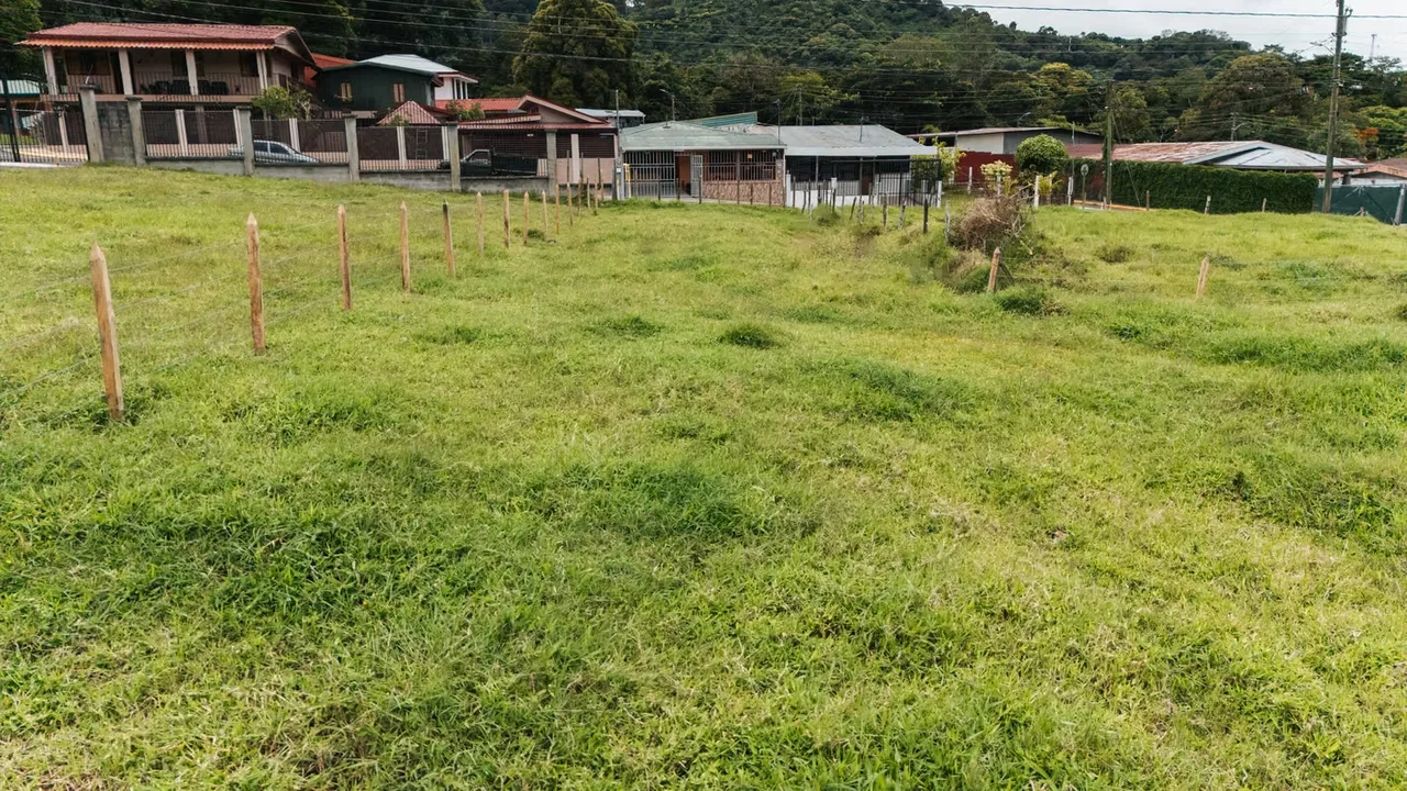 Located in El Guayabal, right in the heart of Santa María de Dota, this 1,363 m² lot stands out for its location, topography, and versatility., photo 7