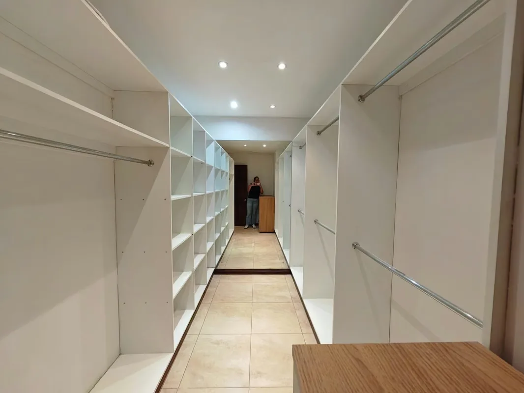Esta hermosa casa cuenta con 3 habitaciones, 3.5 baños, habitación de servicio con baño, jardín privado y 2 espacios ..., photo 11