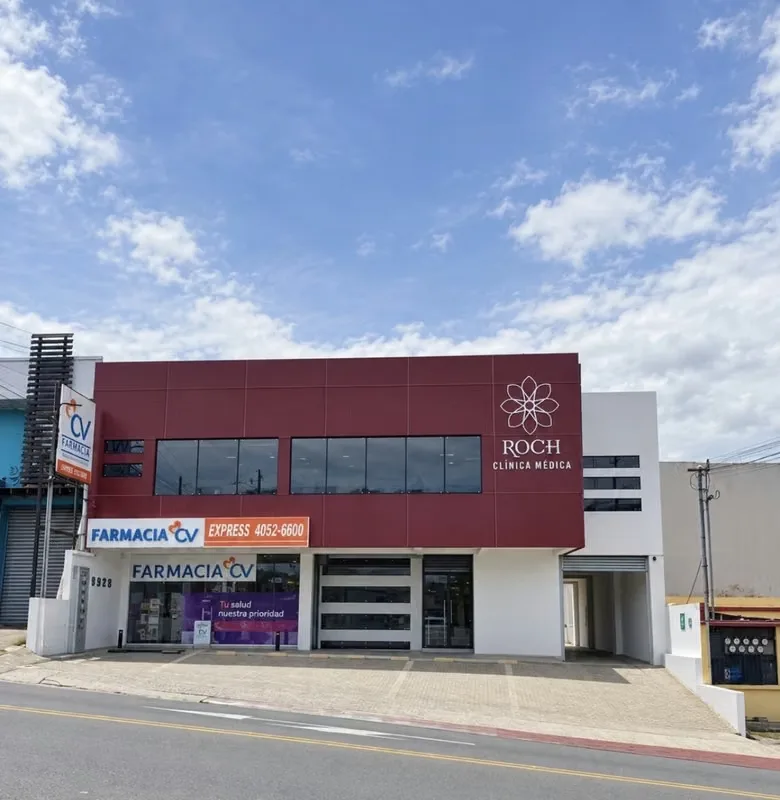 Edificio de dos niveles construido en 2018, en perfecto estado de mantenimiento, diseñado específicamente para uso médico. Ubicado sobre una vía primaria de alto tránsito en San ...