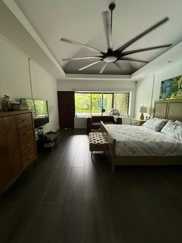 Bienvenido a una propiedad excepcional ubicada en Salitral de Santa Ana, excelente ubicación cerca de todo y un poco más fresca que el centro de Santa Ana. Esta casa de una sola ..., photo 11
