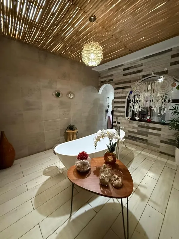 Bienvenido a una propiedad excepcional ubicada en Salitral de Santa Ana, excelente ubicación cerca de todo y un poco más fresca que el centro de Santa Ana. Esta casa de una sola ..., photo 12