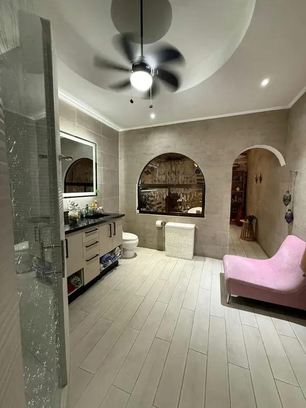 Bienvenido a una propiedad excepcional ubicada en Salitral de Santa Ana, excelente ubicación cerca de todo y un poco más fresca que el centro de Santa Ana. Esta casa de una sola ..., photo 13