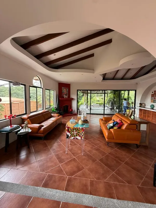 Bienvenido a una propiedad excepcional ubicada en Salitral de Santa Ana, excelente ubicación cerca de todo y un poco más fresca que el centro de Santa Ana. Esta casa de una sola ..., photo 16