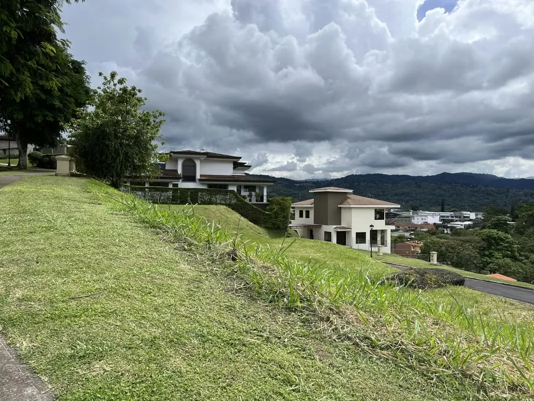 Lot with this view in Gregal Condo. It measures 1189 m2. It has the possibility of segregating in two batches of 594m2 each., photo 3
