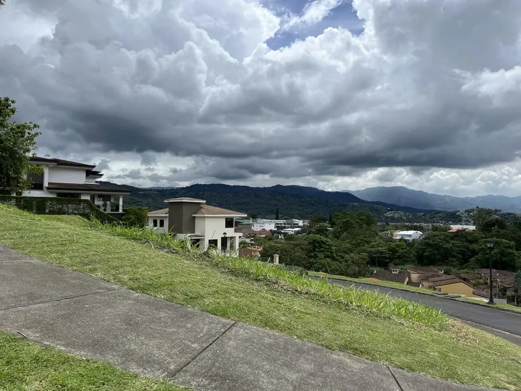 Lot with this view in Gregal Condo. It measures 1189 m2. It has the possibility of segregating in two batches of 594m2 each., photo 4