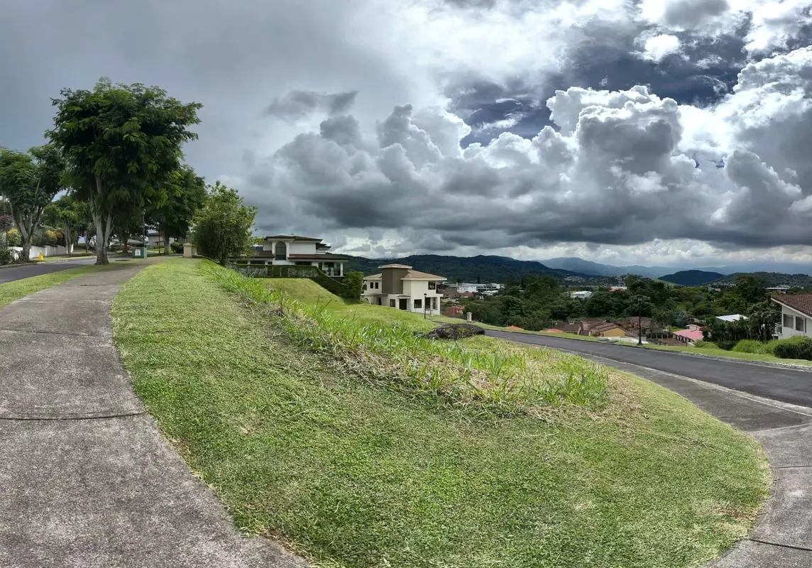 Lot with this view in Gregal Condo. It measures 1189 m2. It has the possibility of segregating in two batches of 594m2 each., photo 5