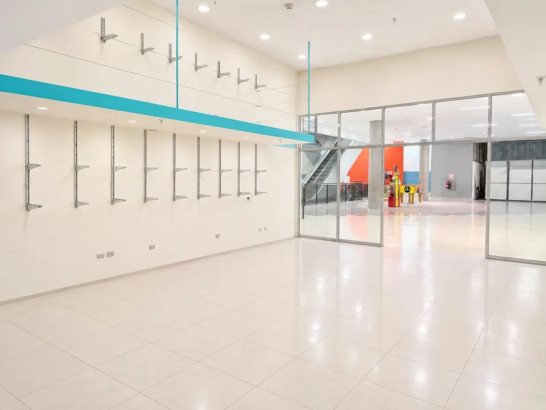 COMMERCIAL PLACE FOR RENT - SMALL CENTER AREA, photo 4