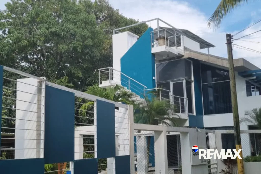 Private Ocean View Rooftop Living