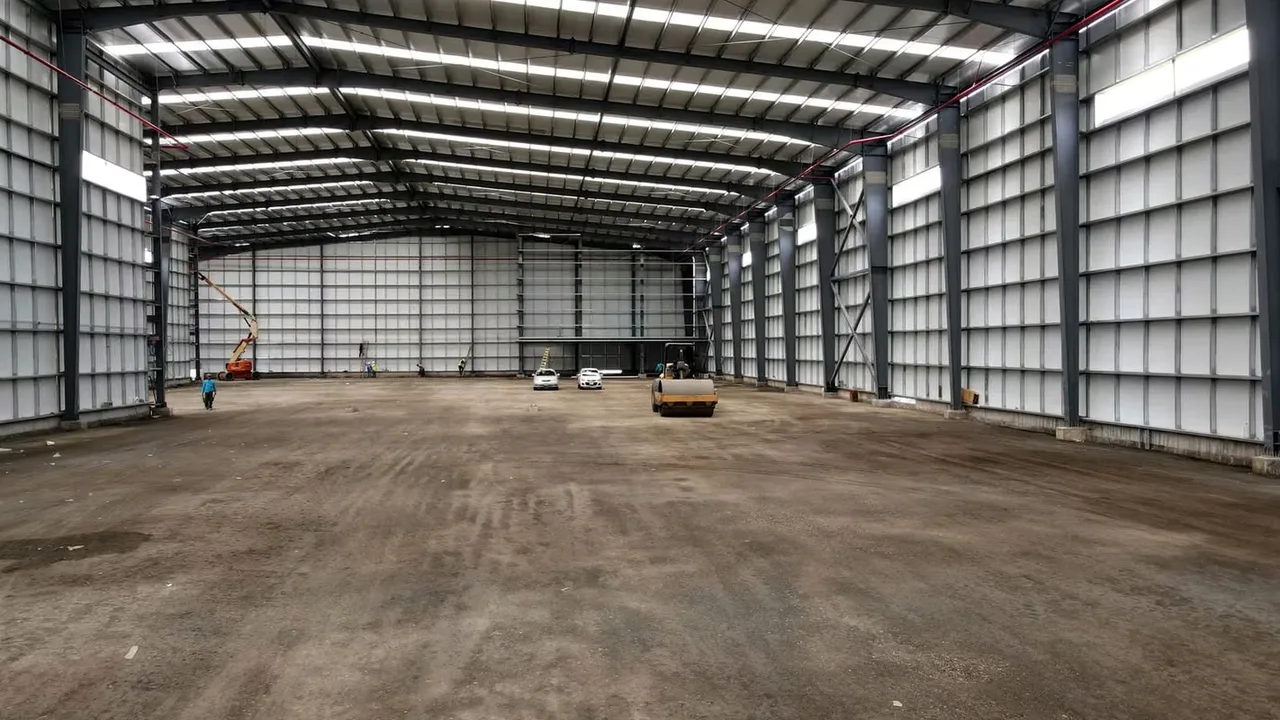 Container area: 5,200 m ² with 300 m ² of offices