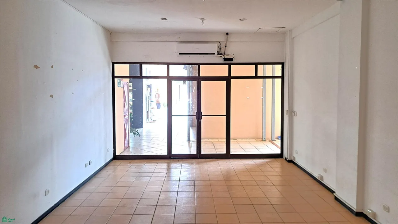Espacio versátil de oficina/comercial en venta en Plaza Coral en Jaco