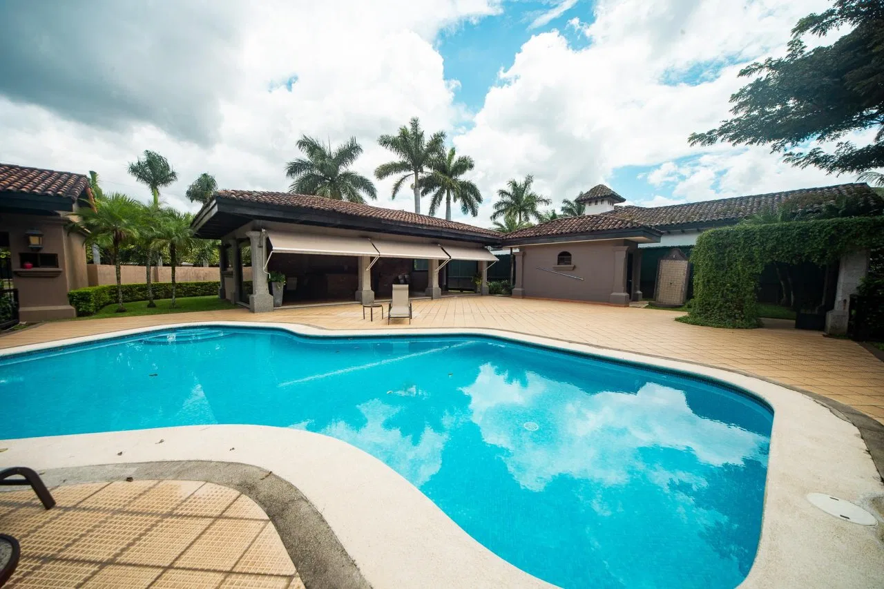 Venta de casa 1 planta en lindora