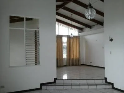 Hermosa casa cerca de la UCR