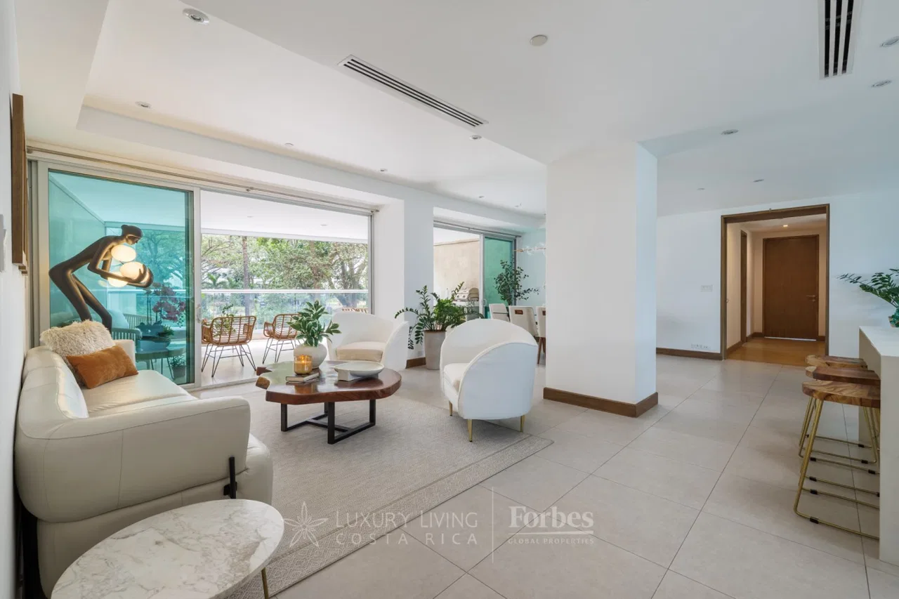 Furnished apartment, renovated and available for immediate delivery