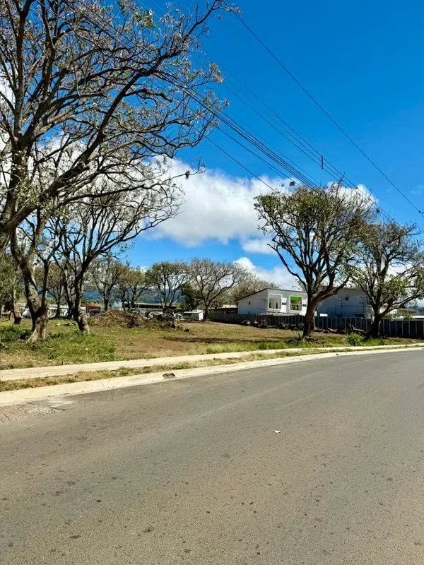 Excellent investment opportunity for those looking to develop rental apartments and generate long-term monthly income.