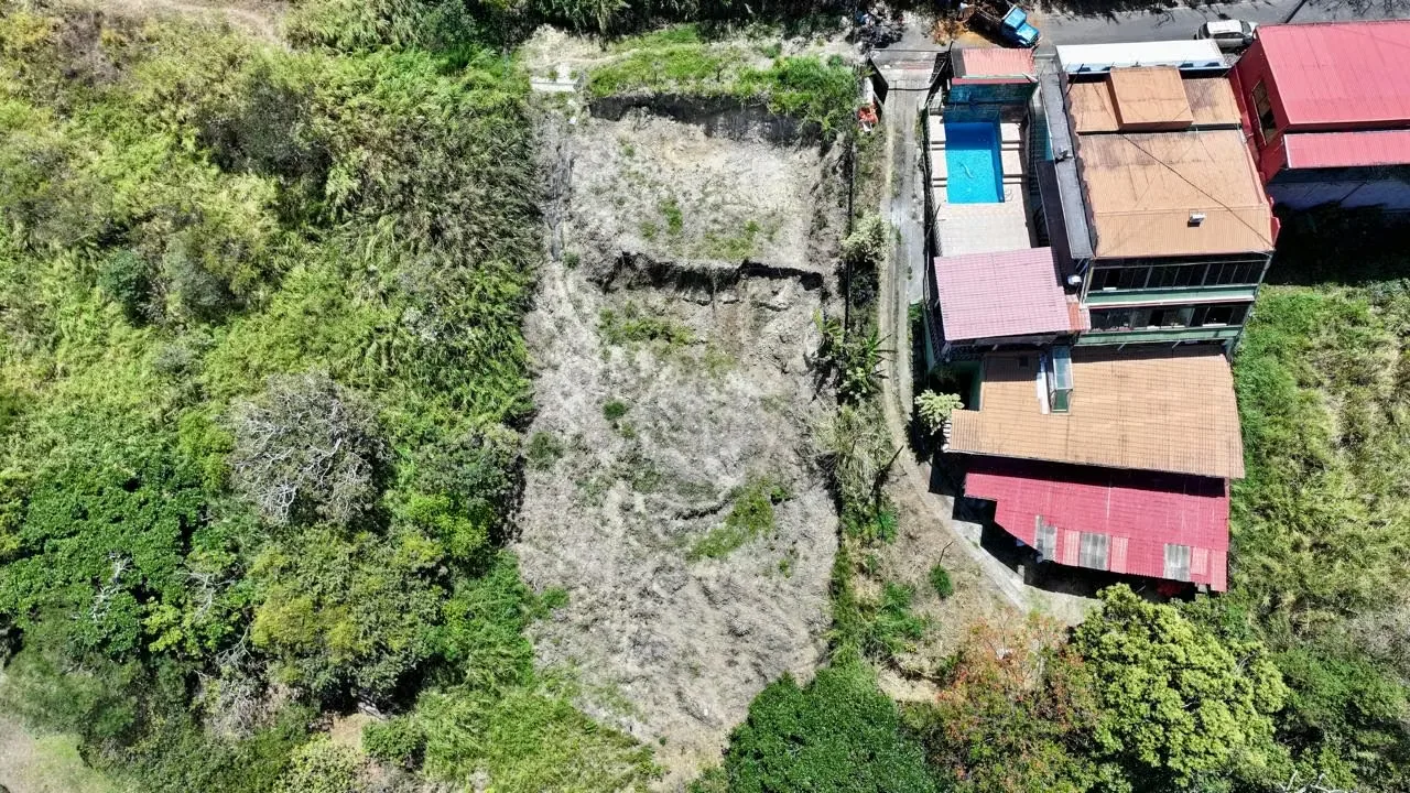 A strategic development opportunity in one of Escazú’s most exclusive and rapidly growing areas. This 1,169 m² terraced lot offers three levels that allow for efficient land use and ...