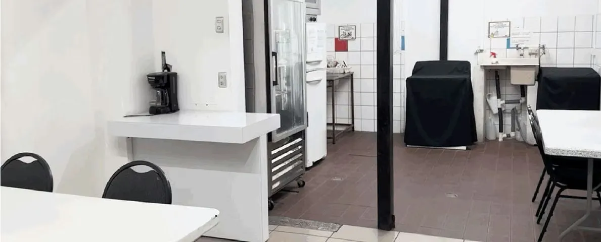 Se vende propiedad comercial ideal para inversión o negocio propio, actualmente acondicionada como parqueo y comedor, con excelente ..., photo 11