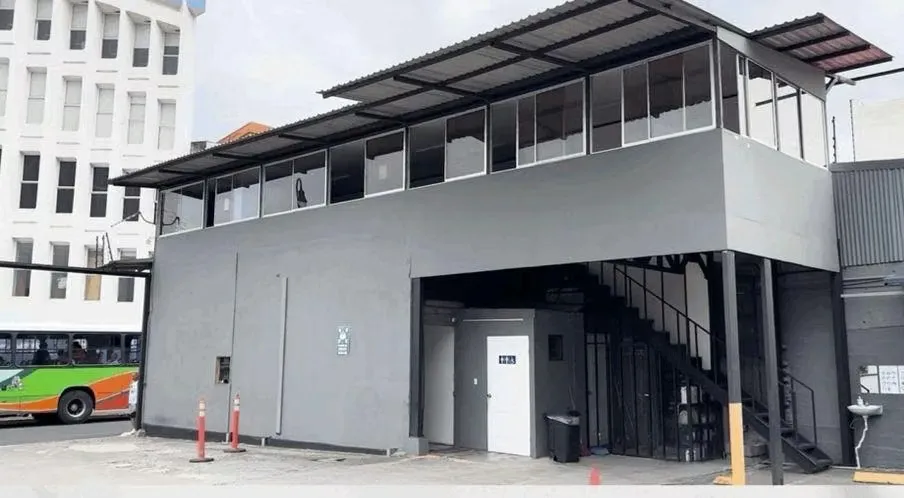 Se vende propiedad comercial ideal para inversión o negocio propio, actualmente acondicionada como parqueo y comedor, con excelente ..., photo 3