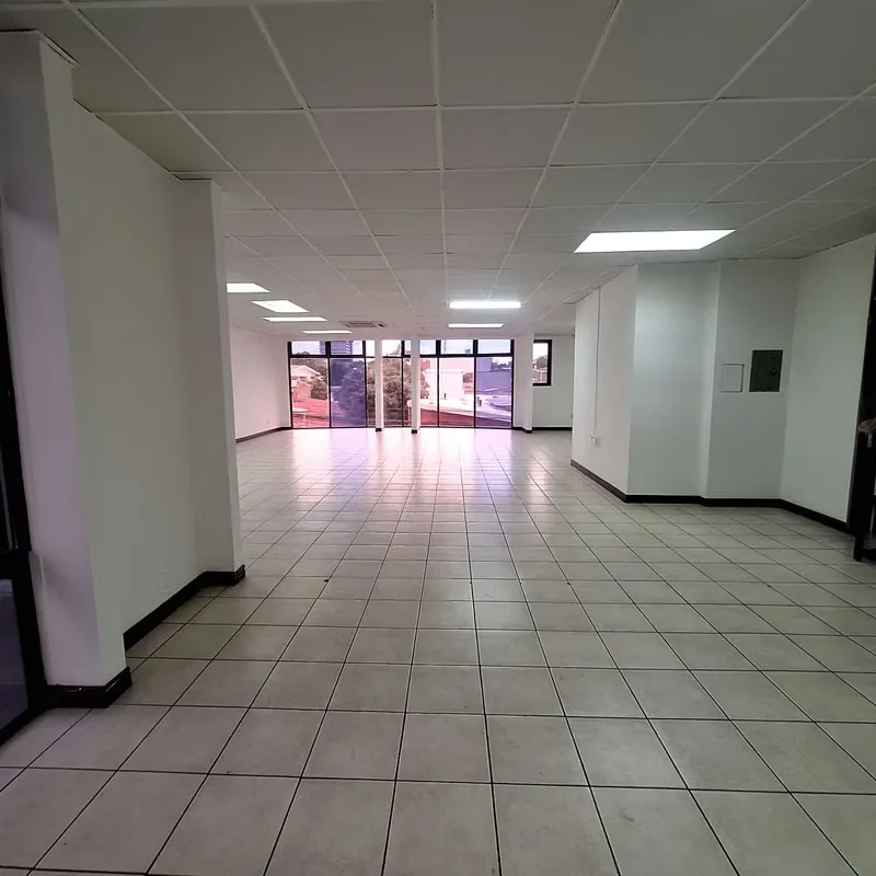 Esta opción es ideal para su oficina, consultorio médico, show room o centro de capacitación, se encuentra muy cerca de Paseo Colón, La Sabana y las principales rutas de la capital ...