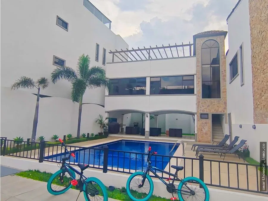 VENTA DE APARTAMENTO DE 3 NIVELES EN SANTA ANA*