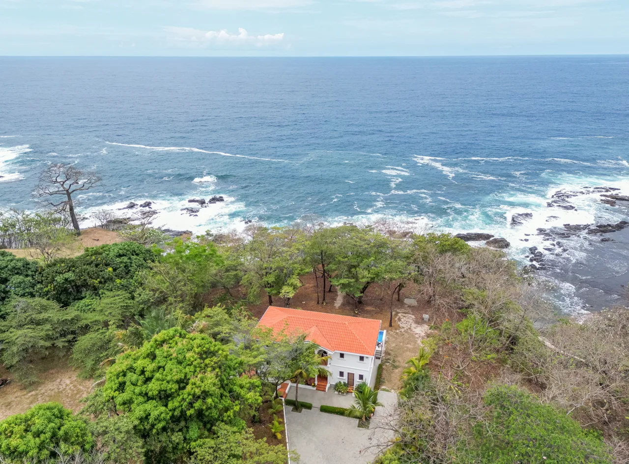 Villa Arena Blanca - 4BR Oceanfront Home in Exclusive Community