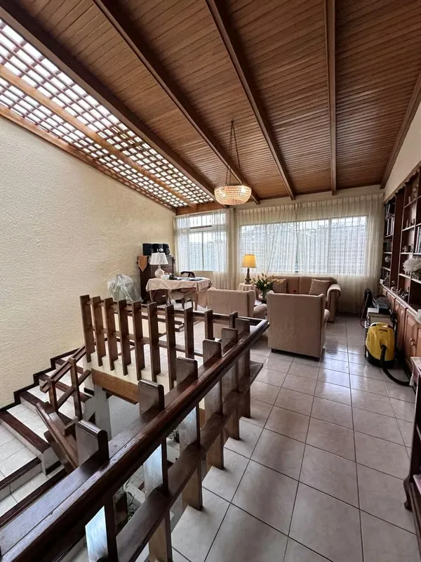 We have for sale beautiful house located in Rohrmoser Nunciatura, with beautiful details in wood, spacious rooms, private garden, excellent location., photo 6