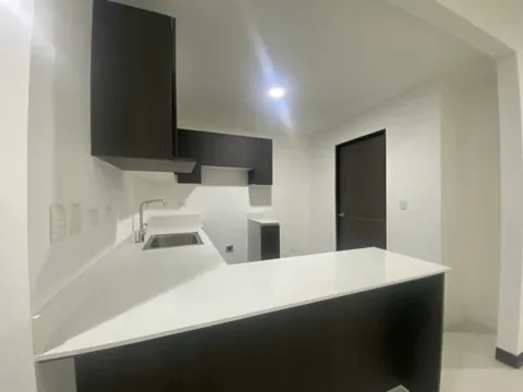 Alquiler apartamento en #CondominioVistadeLindora, etapa nueva, #plantabaja, con acceso a jardin. Excelente ubicación, cerca de #Lindora, #SantaAna, #Pozos y #Belén. Fácil acceso al ...