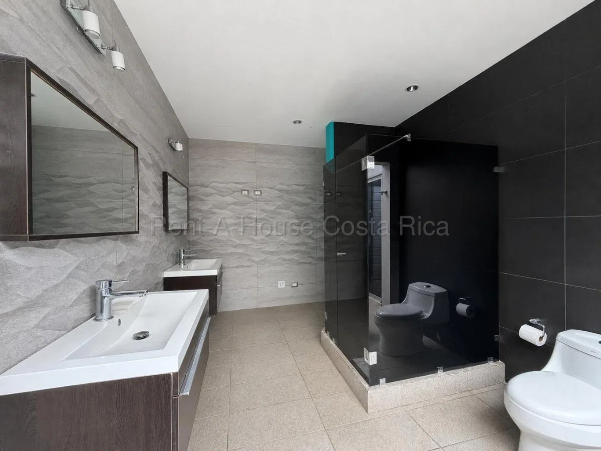 Venta de amplia casa con jardines, vistas y 5 parqueos #26-1877 GS - Venta en Puriscal, photo 4