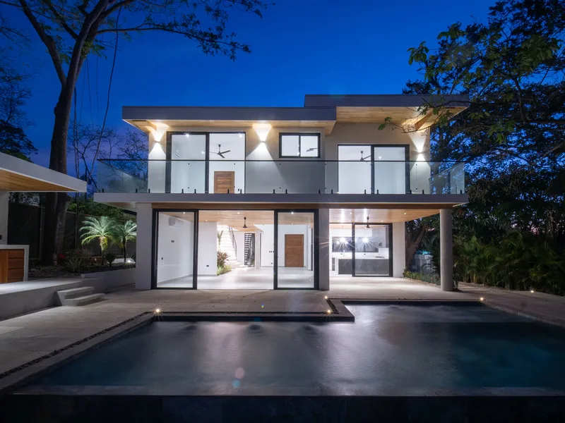 4 Bed Single Family Homes For Sale in Playa Grande, photo 4