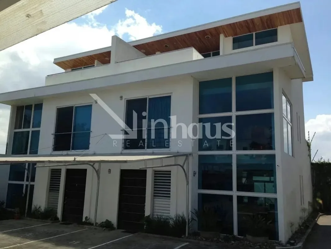 Venta de Casa en Condominio en el corazon de Guayabos