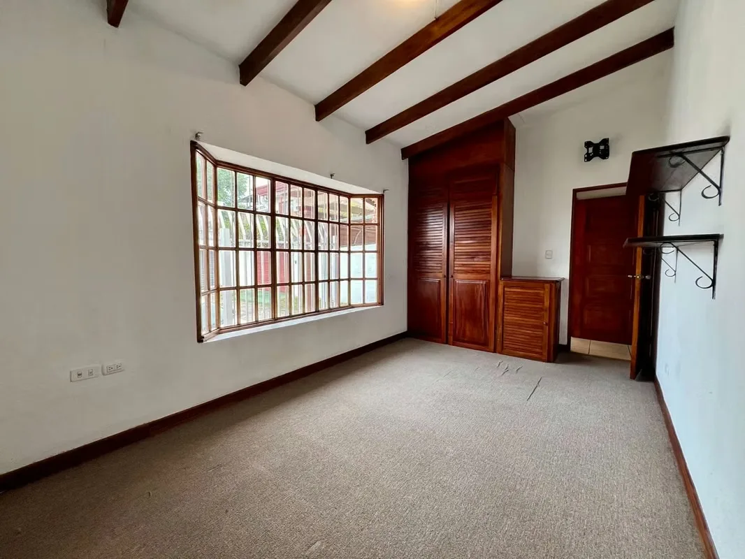 CASA EN VENTA EN SABANILLA DE MONTES DE OCA – Zona Segura, Tranquila y Estratégica, photo 2