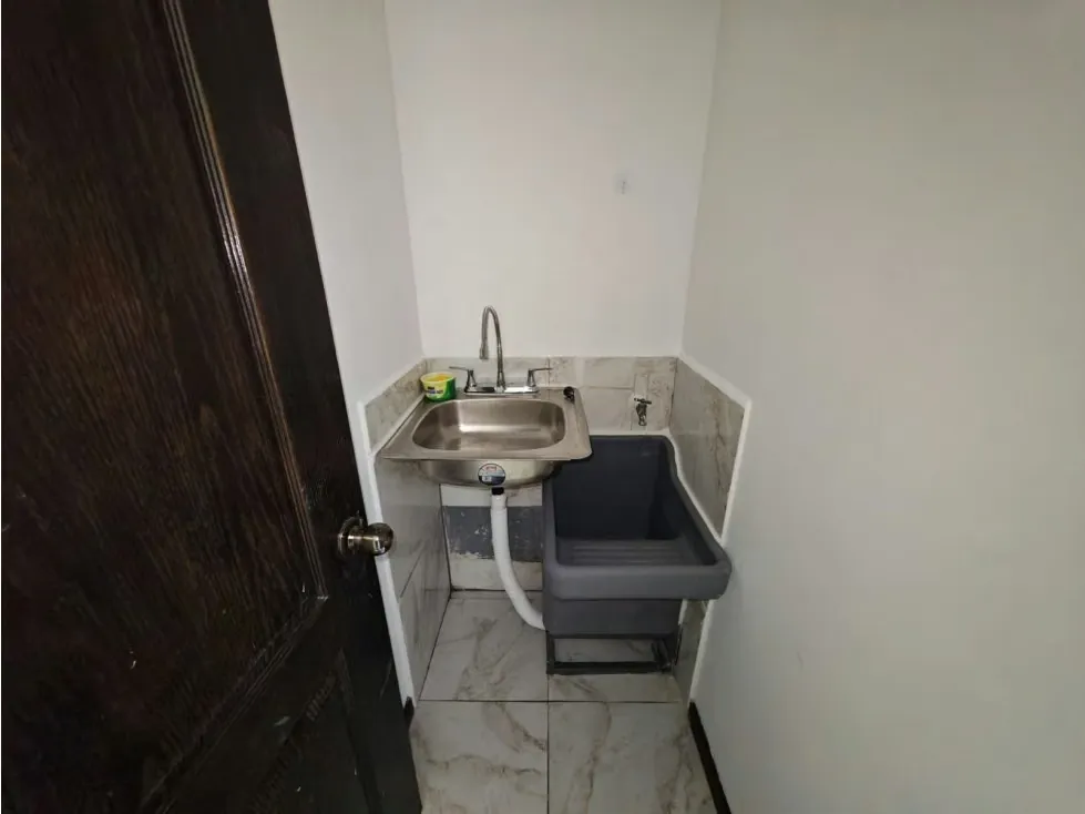 Se alquilan oficinas en segundo piso con lobby en Montes de Oca. Esta propiedad ..., photo 10