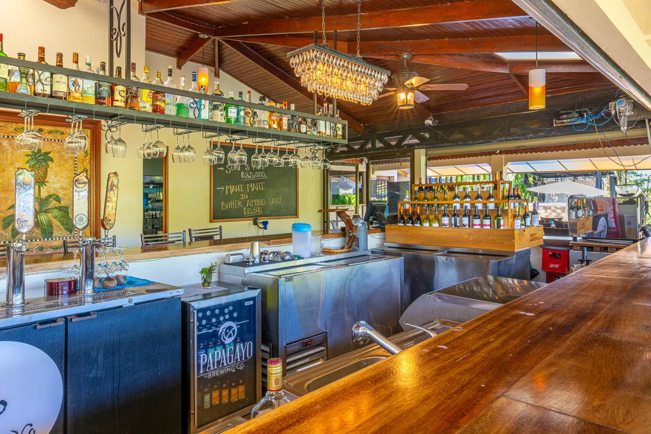 POPULAR FULLY FUNCTIONING UVITA RESTAURANT – 1.2 ACRES, photo 11