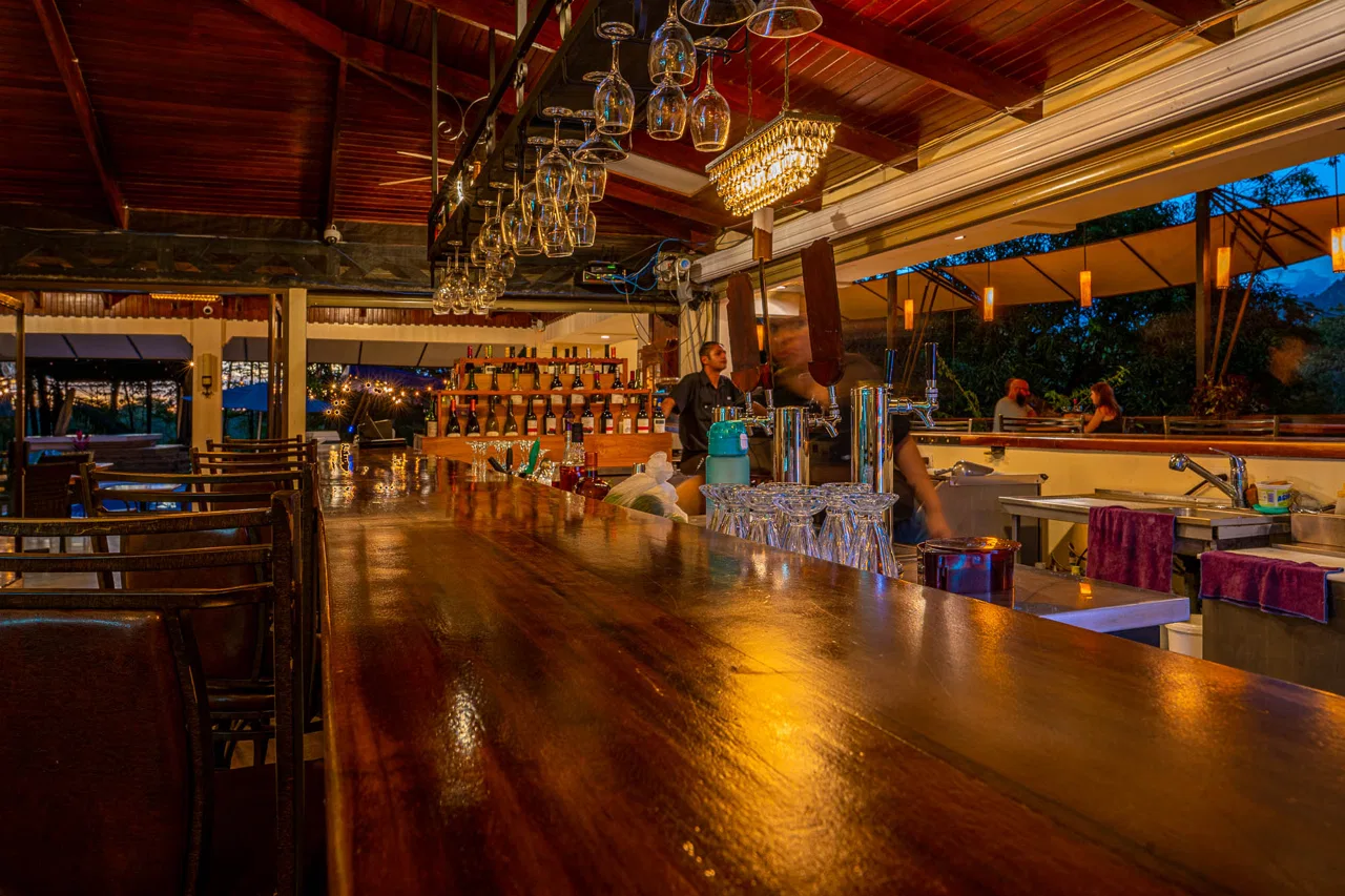 POPULAR FULLY FUNCTIONING UVITA RESTAURANT – 1.2 ACRES, photo 3
