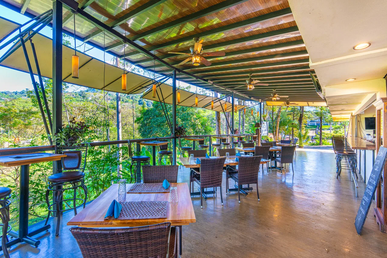 POPULAR FULLY FUNCTIONING UVITA RESTAURANT – 1.2 ACRES, photo 9
