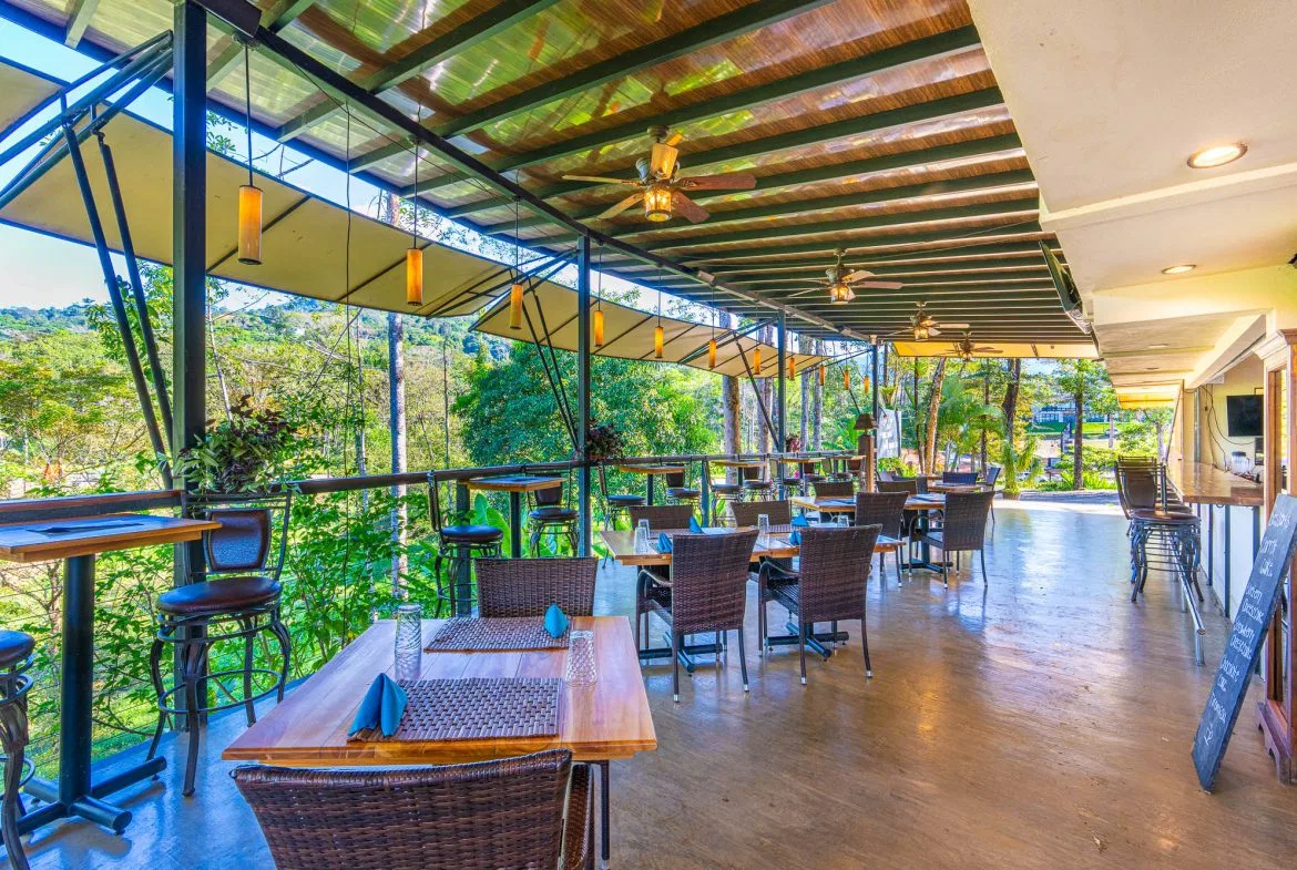 POPULAR FULLY FUNCTIONING UVITA RESTAURANT – 1.2 ACRES, photo 10