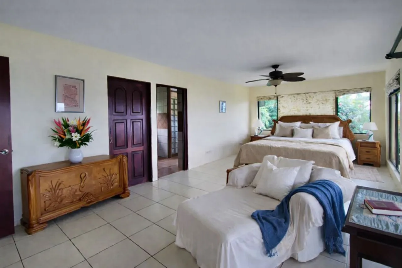 Private Off-Grid-Ready 8.15 Acre Estate with Panoramic Lake Arenal &amp; Volcano Views - Lower Level Apartment, Garage &amp; Workshop, photo 12