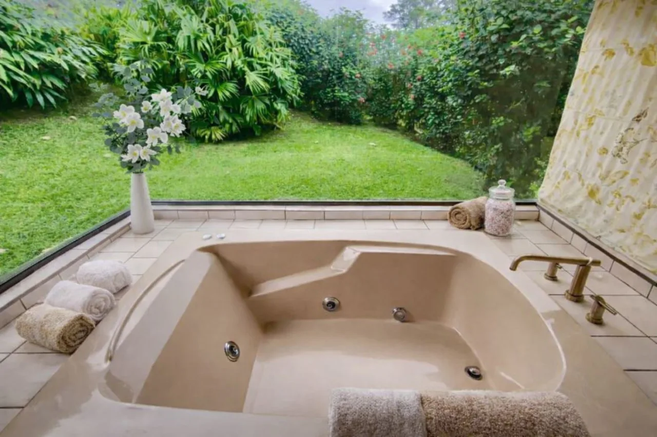Private Off-Grid-Ready 8.15 Acre Estate with Panoramic Lake Arenal &amp; Volcano Views - Lower Level Apartment, Garage &amp; Workshop, photo 14