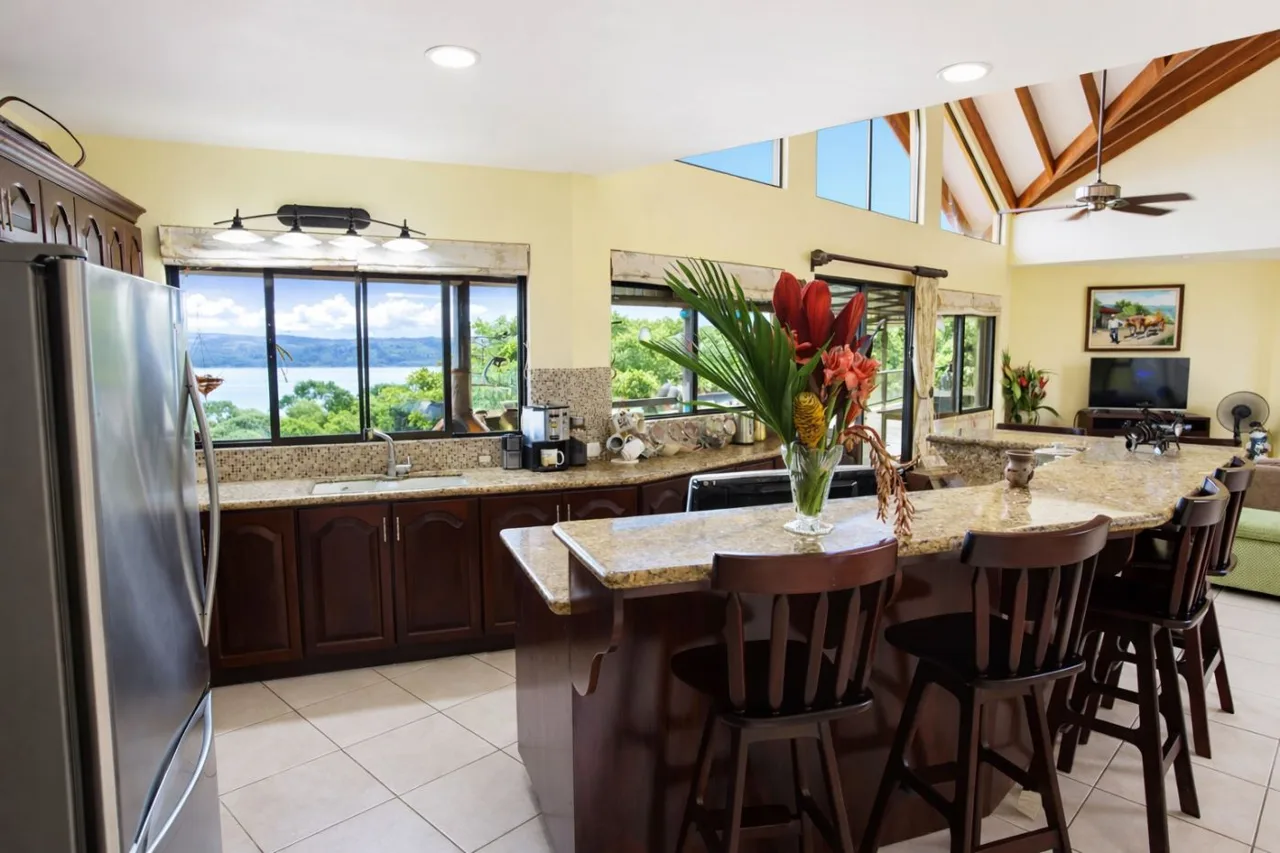 Private Off-Grid-Ready 8.15 Acre Estate with Panoramic Lake Arenal &amp; Volcano Views - Lower Level Apartment, Garage &amp; Workshop, photo 5