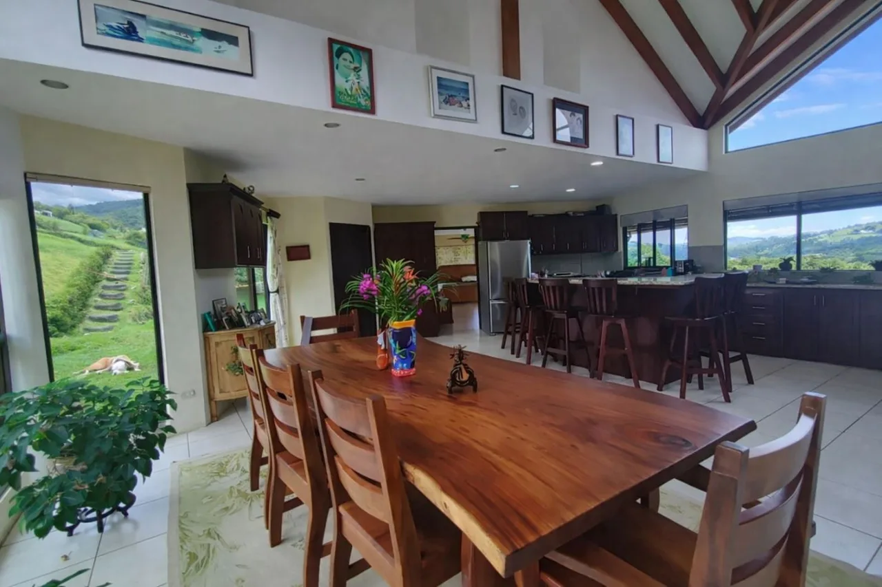 Private Off-Grid-Ready 8.15 Acre Estate with Panoramic Lake Arenal &amp; Volcano Views - Lower Level Apartment, Garage &amp; Workshop, photo 9