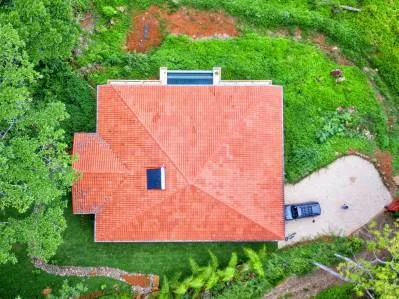 3.2 ACRES – 7 Bedroom Estate – 4 Bedroom Ocean View Home With Pool + 3 Bedroom Guest House, photo 2
