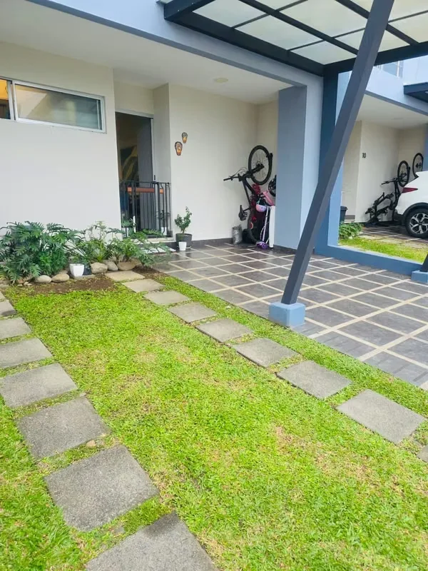 Casa moderna en Condominio Hacienda Lincoln en Santo Domingo de Heredia. Excelente ubicación cerca de vías principales, comercios, centros educativos y lugares de trabajo., photo 3