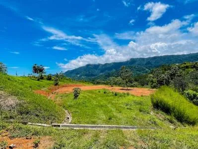 Propiedad con vista privilegiada a la montaña en venta en la Fase 11, Ojochal, Costa Rica
