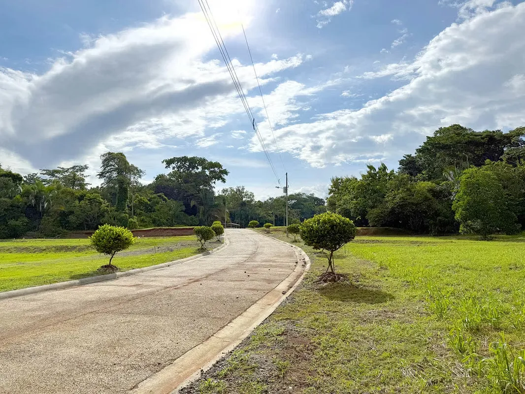 Lots for Sale in Res. Development near Playa Bejuco, Parrita (MV).