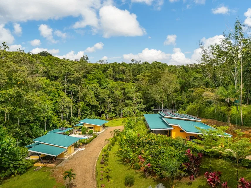 PROPERTY WITH PRINCIPAL HOUSE AND TWO VILLAS PROPERTY, IN OJOCHAL – 2.3 ACRES