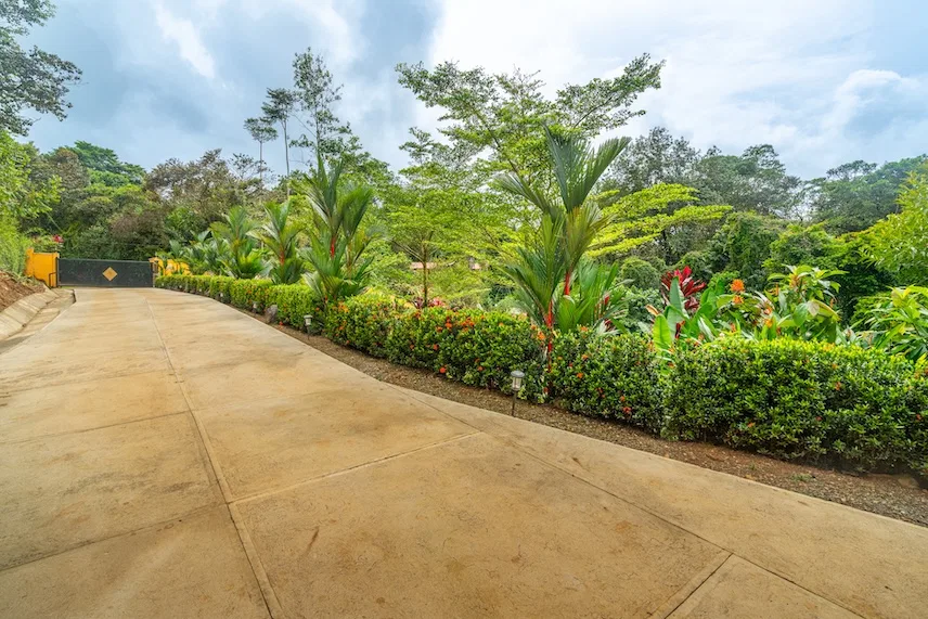 PROPERTY WITH PRINCIPAL HOUSE AND TWO VILLAS PROPERTY, IN OJOCHAL – 2.3 ACRES, photo 3